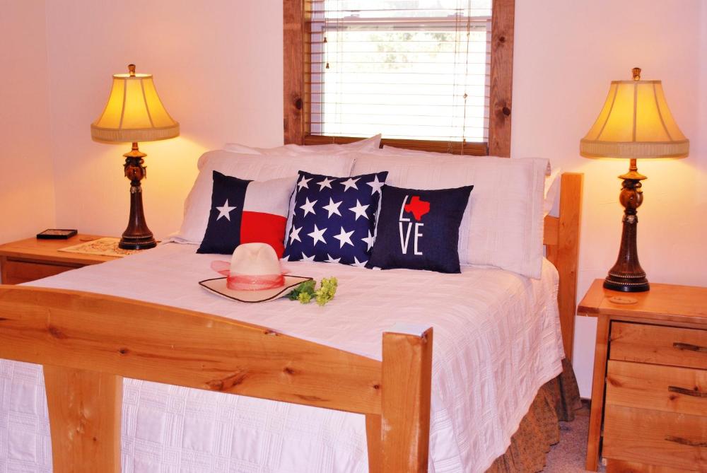 Deluxe Double Room with Bath interior