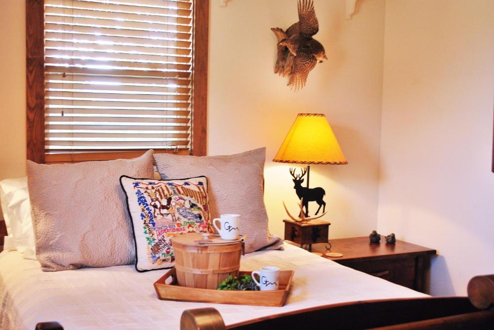 Deluxe Double Room with Bath interior